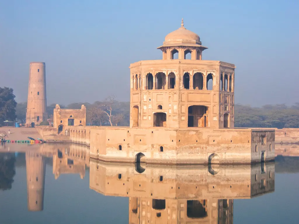 Lahore-Shaikhupura-HiranMinar (2)