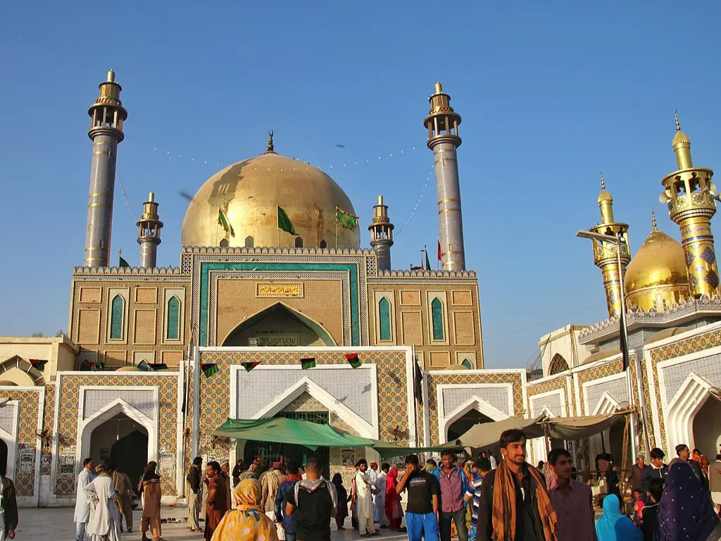Lal Shahbaz Qalandar Shrine (3)