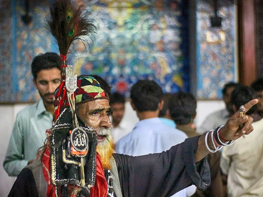 Lal Shahbaz Qalandar Shrine (4)