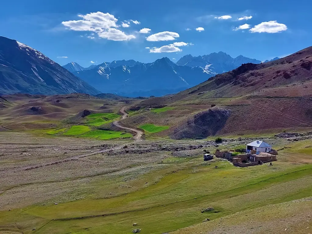 Lashkargoz – Karambar Lake