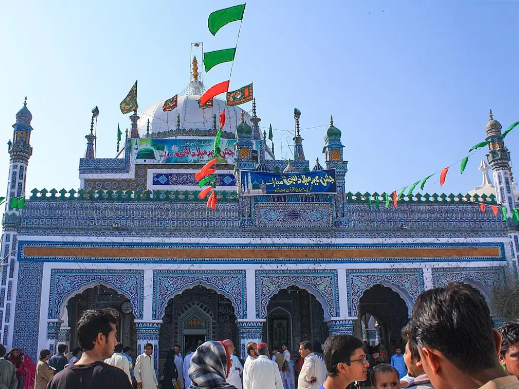 Shrine of Shah Abdul Latif Bhittai (2)
