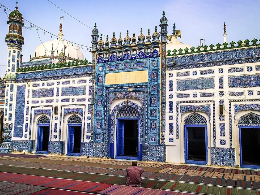 Shrine of Shah Abdul Latif Bhittai (3)