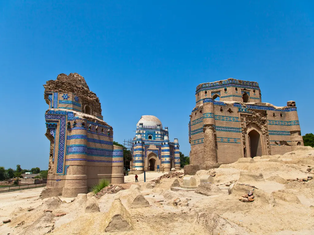 Uch Sharif Jawindi bibi tomb (3)
